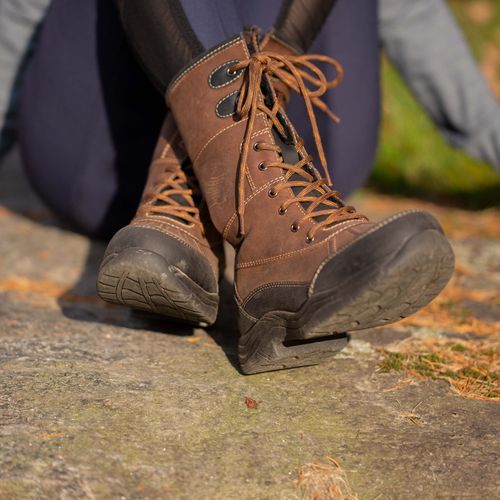 OVERSTOCK: Equinavia Women's Louisa Thinsulate Short Boots - 8 - Brown