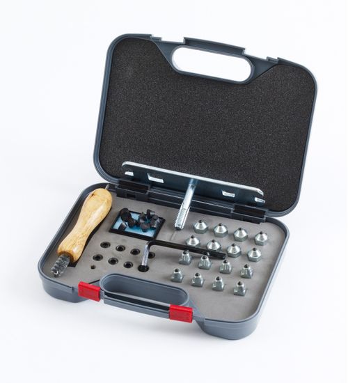 Equi-Essentials Stud Kit w-Plastic Case